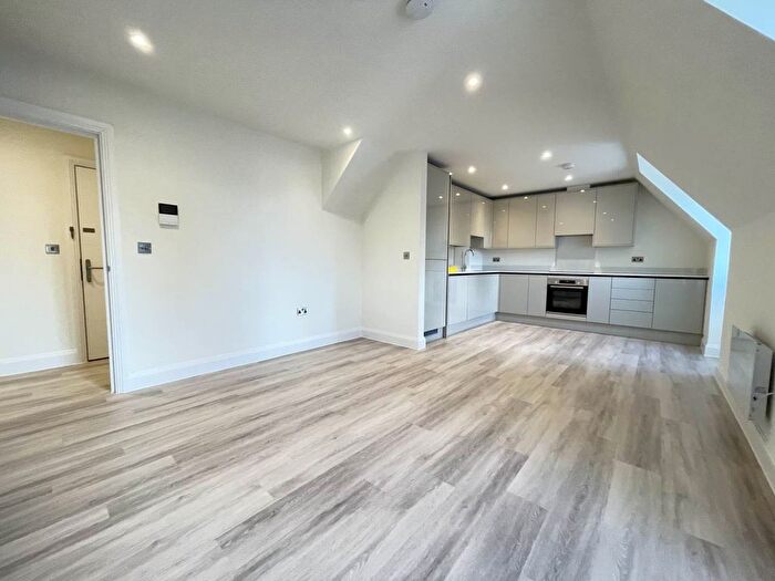 1 Bedroom Flat To Rent In High Street, Sunninghill, Ascot, SL5