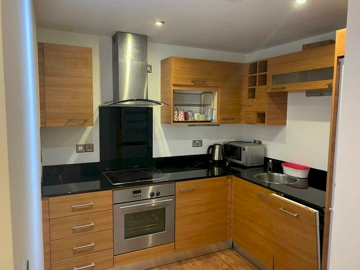 2 Bedroom Apartment To Rent In Apartment, Mckenzie House, LS10