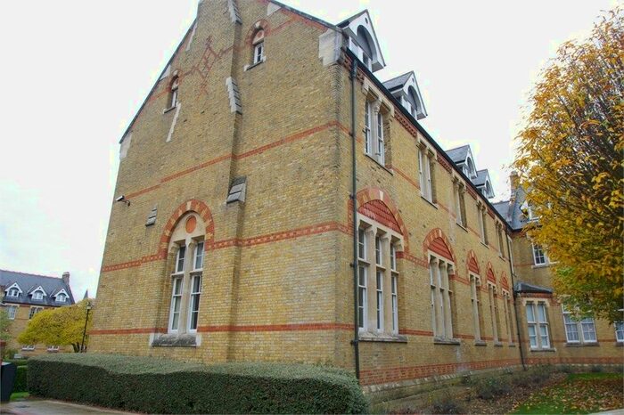 1 Bedroom Flat To Rent In Alexandra Court, Keele Close, Watford, WD24