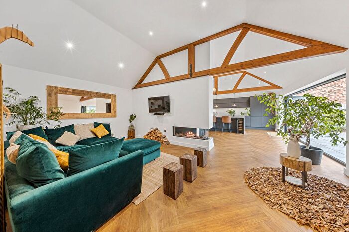 5 Bedroom Barn Conversion For Sale In Dam Lane, Rixton, WA3