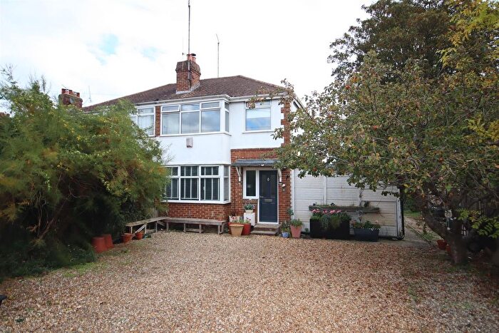 3 Bedroom Semi Detached House For Sale In Greenway Lane, Chippenham, SN15