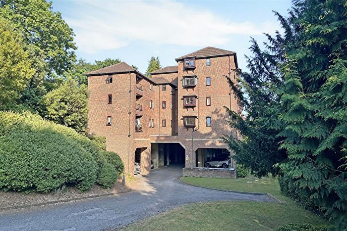 2 Bedroom Flat For Sale In Twycross Road, Godalming, GU7