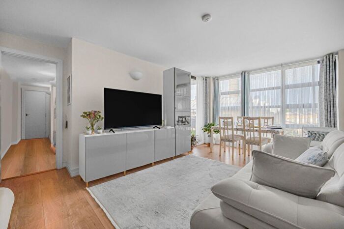 1 Bedroom Flat For Sale In Chart House, Burrells Wharf Square, E14