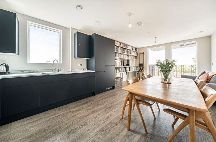 2 Bedroom Flat For Sale In Minnow Apartments, Sherwood Close, West Ealing, W13