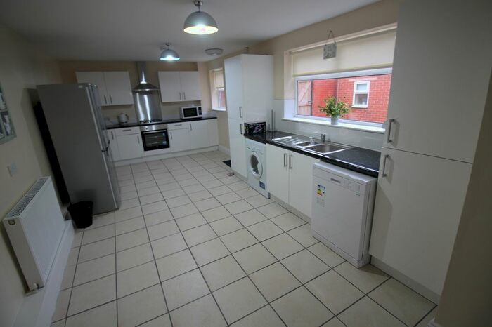6 Bedroom Terraced House To Rent In Brighton Grove, Fenham, NE4