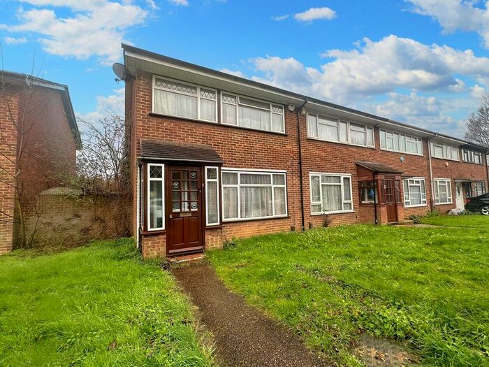3 Bedroom End Of Terrace House To Rent In Cranford Drive, Hayes, UB3