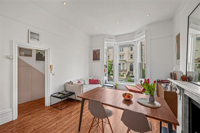 2 Bedroom Flat For Sale In Priory Terrace, South Hampstead, NW6