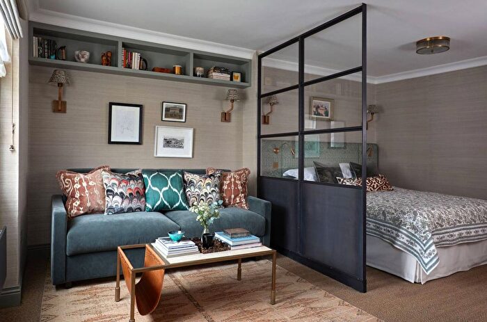 Studio To Rent In Colville Gardens, Notting Hill, London, W11