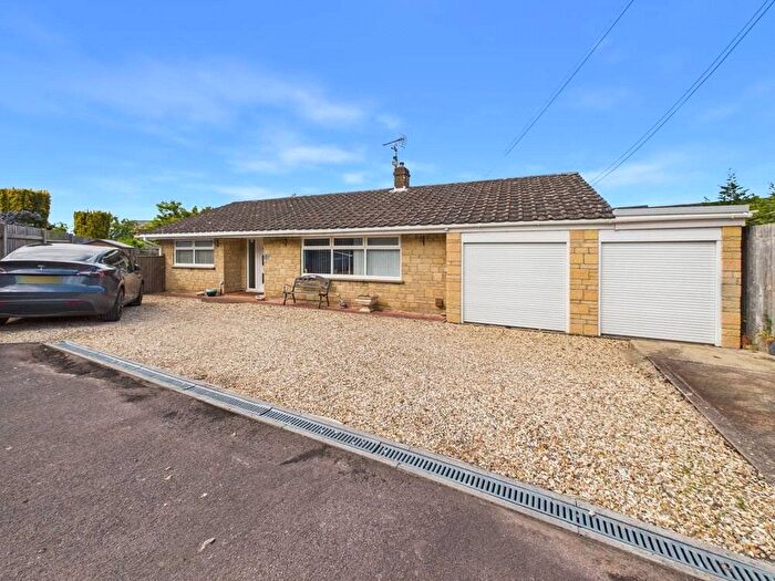 3 Bedroom Bungalow For Sale In Daffodil Leaze, Kings Stanley, Stonehouse, Gloucestershire, GL10