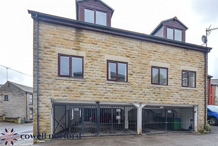 2 Bedroom Flat For Sale In Halliwell Street, Milnrow, Rochdale, Greater Manchester, OL16
