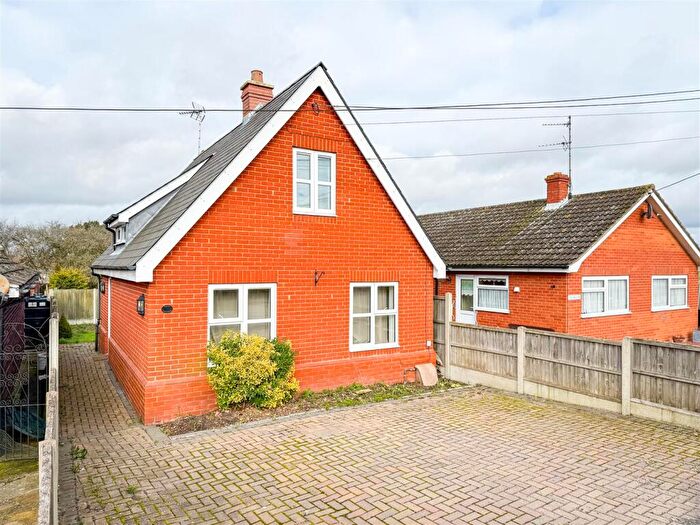 2 Bedroom Chalet For Sale In Alpha Road, Point Clear, Essex, CO16