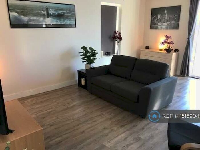 2 Bedroom Flat To Rent In The Peninsula, Gillingham, ME7