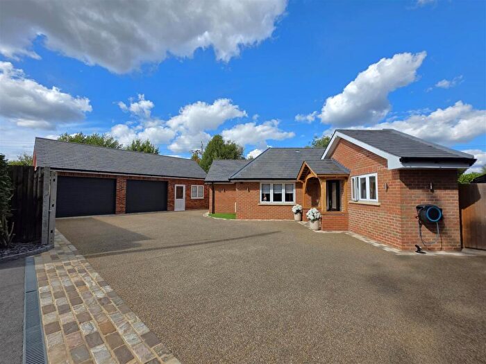 3 Bedroom Detached Bungalow For Sale In Lower Weybourne Lane, Farnham, GU9