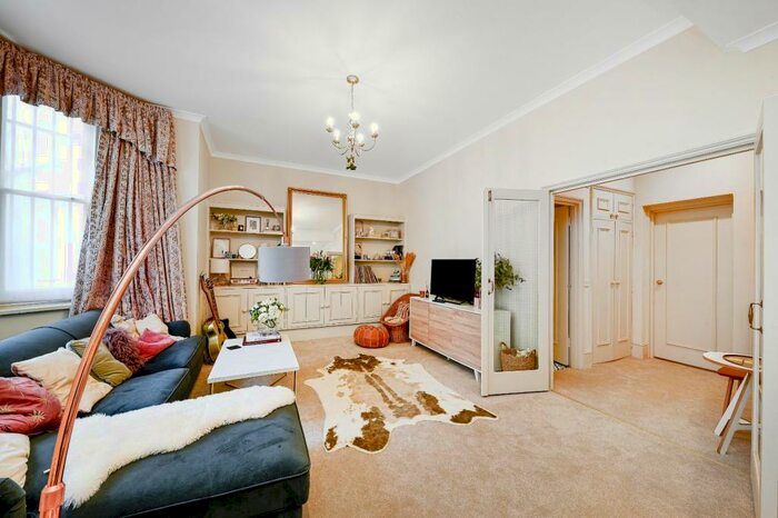 1 Bedroom Flat To Rent In Redcliffe Square, London, SW10