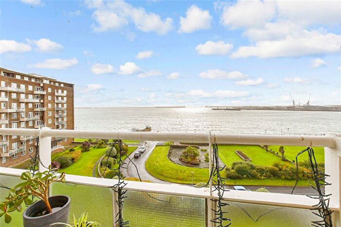 3 Bedroom Flat For Sale In The Gateway, Dover, Kent, CT16