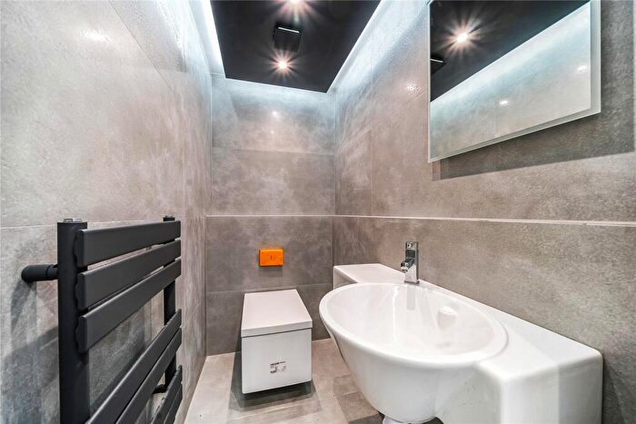 1 Bedroom Flat To Rent In Royal College Street, London, NW1