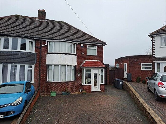 3 Bedroom Semi Detached House For Sale In Rowton Drive, Streetly, Sutton Coldfield, B74