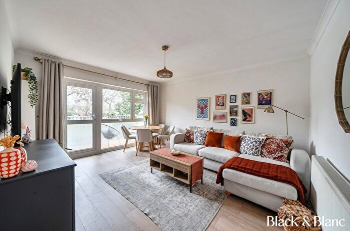 1 Bedroom Flat For Sale In Copers Cope Road, Beckenham, BR3