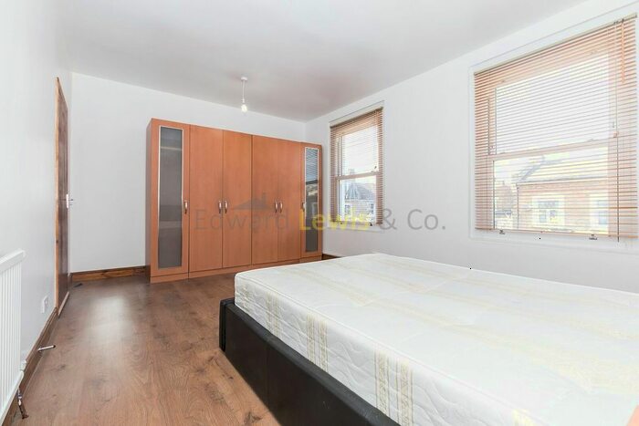 3 Bedroom Flat To Rent In Dynevor Road, London, N16