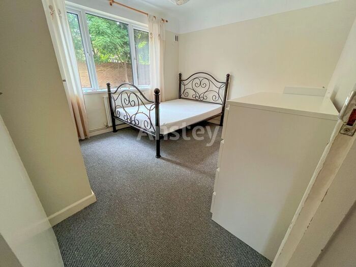 2 Bedroom Flat To Rent In Milton Road, Southampton, SO15