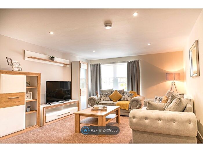 3 Bedroom Flat To Rent In High Street, Dalkeith, EH22