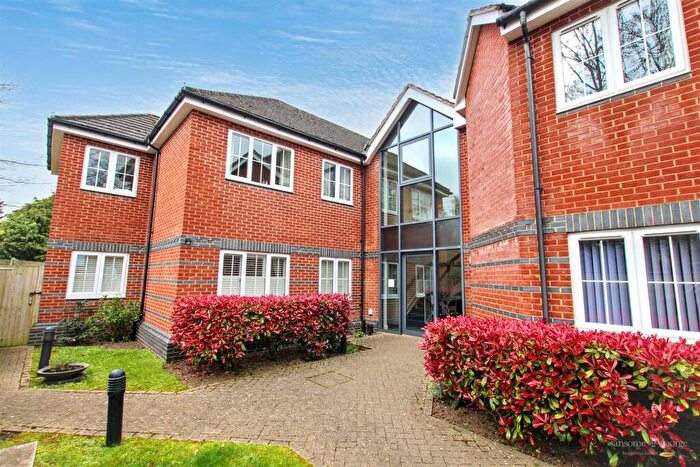 2 Bedroom Flat For Sale In Francis Court, Armour Road, Tilehurst, Reading, RG31