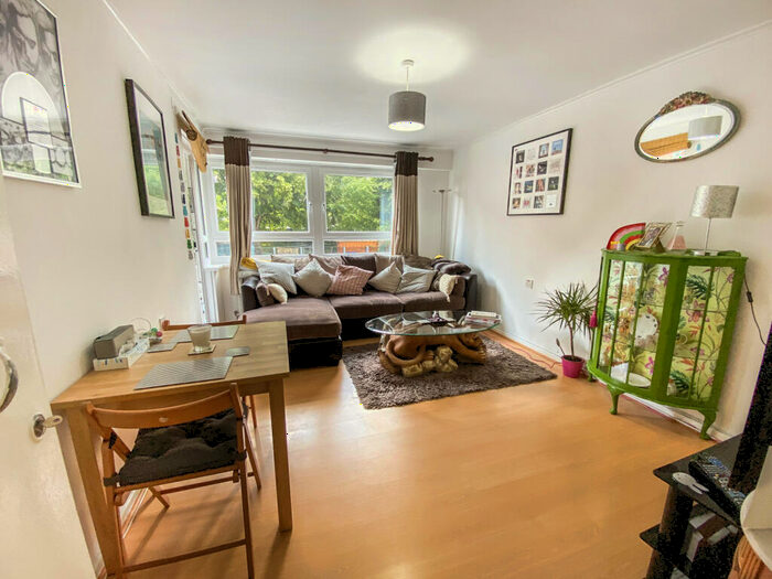 1 Bedroom Flat To Rent In Earlsferry Way, Islington, N1