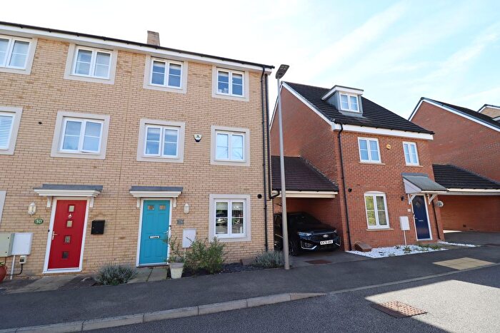 4 Bedroom Semi-Detached House For Sale In Sumatra Crescent, Milton Keynes, MK3