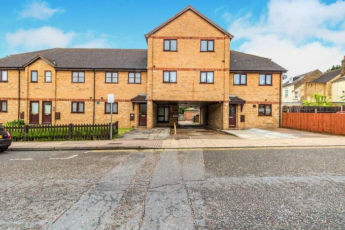 1 Bedroom Flat To Rent In Chartwell Court Balmoral Road, Gillingham, Kent, ME7