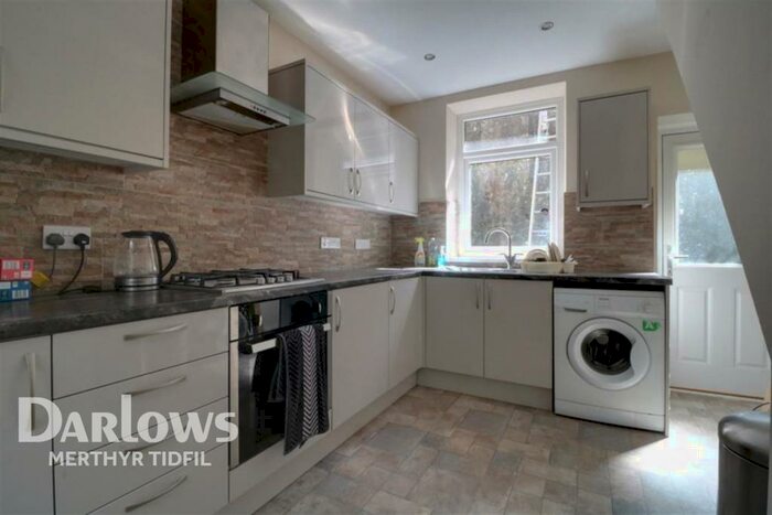 2 Bedroom End Of Terrace House To Rent In East Road, Tylorstown, CF43