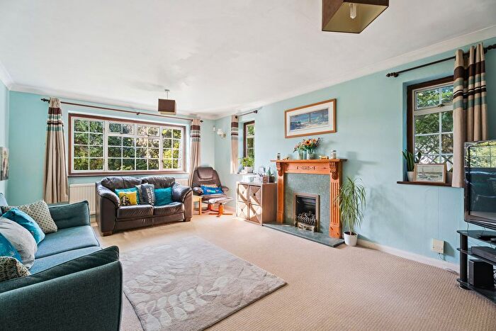 4 Bedroom Detached House For Sale In Amersham Road, Chalfont St Peter, SL9