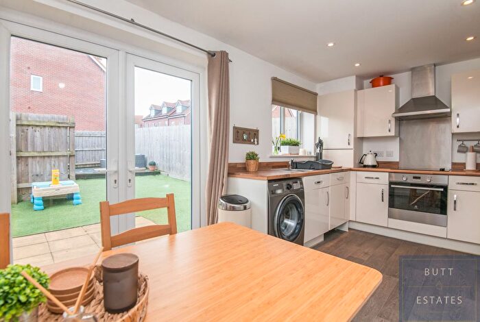 3 Bedroom Semi Detached House For Sale In Brooklyn Close, Exeter, EX1