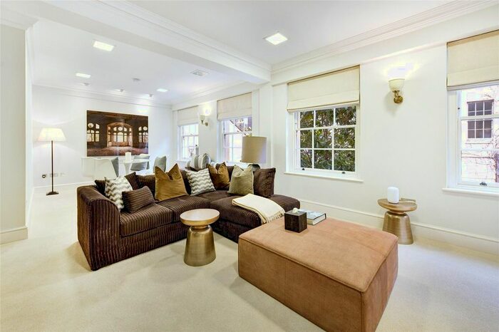 2 Bedroom Flat To Rent In Three Kings Yard, London, W1K