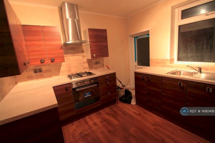 2 Bedroom Maisonette To Rent In Friars Road, Sale, M33