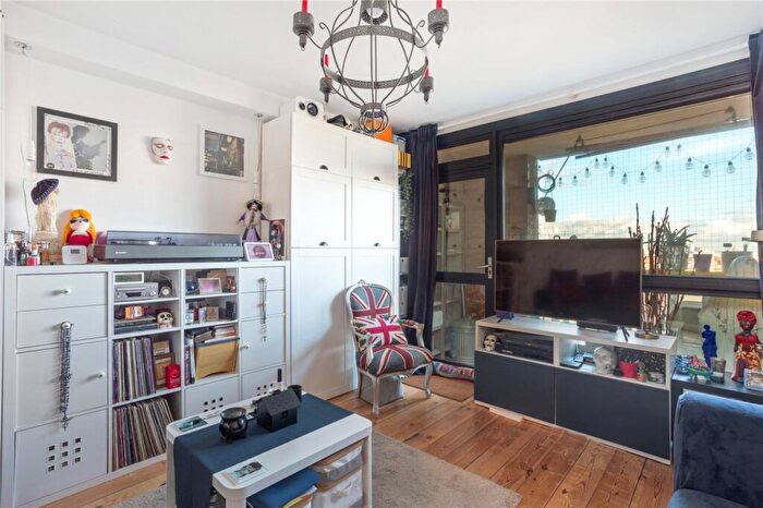 1 Bedroom Apartment For Sale In Columbia Road, London, E2
