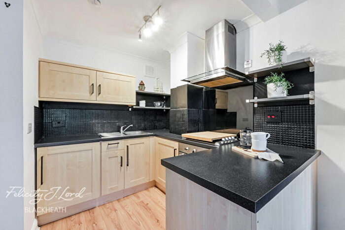 2 Bedroom Apartment For Sale In Vanbrugh Park, London, SE3