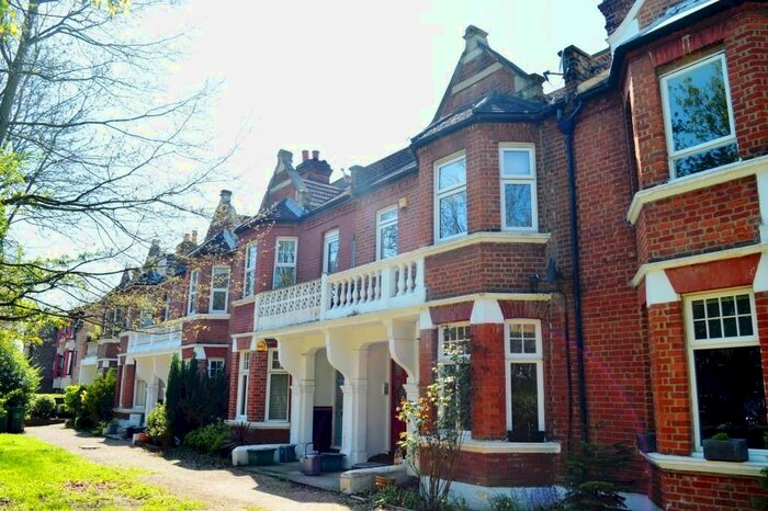2 Bedroom Flat To Rent In Lawrie Park Road, London, SE26
