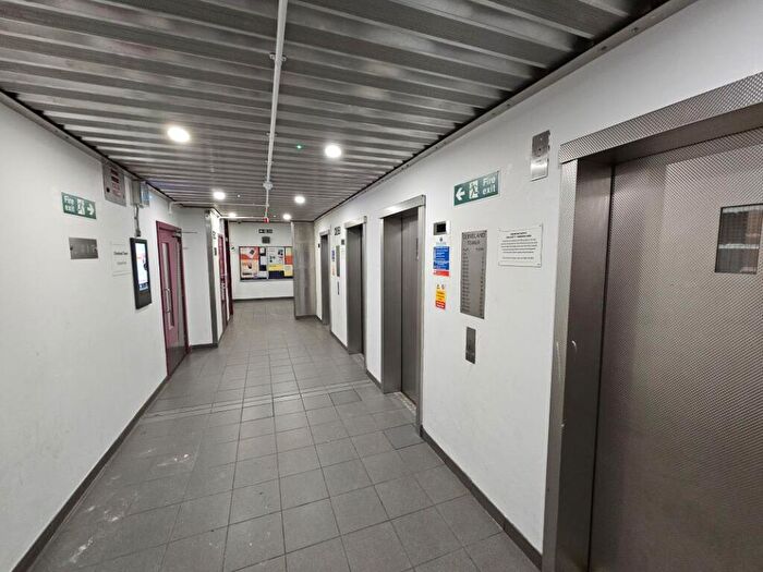 1 Bedroom Flat For Sale In Flat Cleveland Tower, Holloway Head, Birmingham, West Midlands, B1