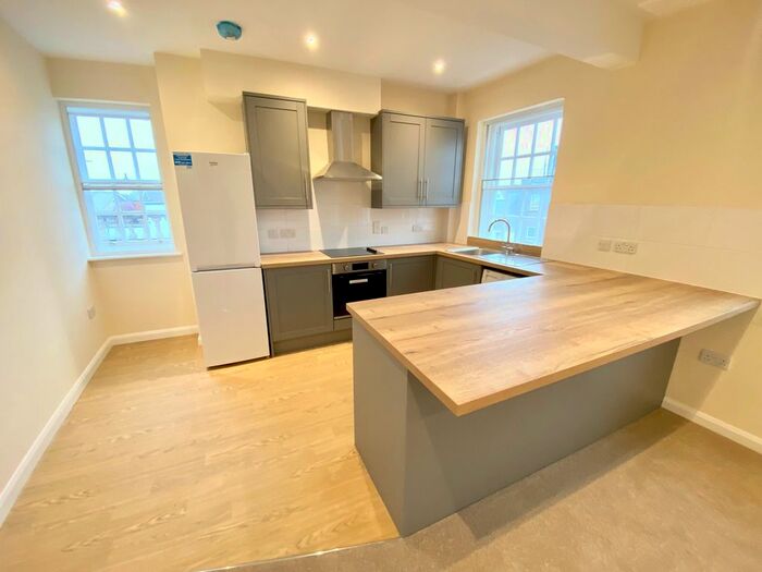 1 Bedroom Flat To Rent In High Street, Christchurch, BH23