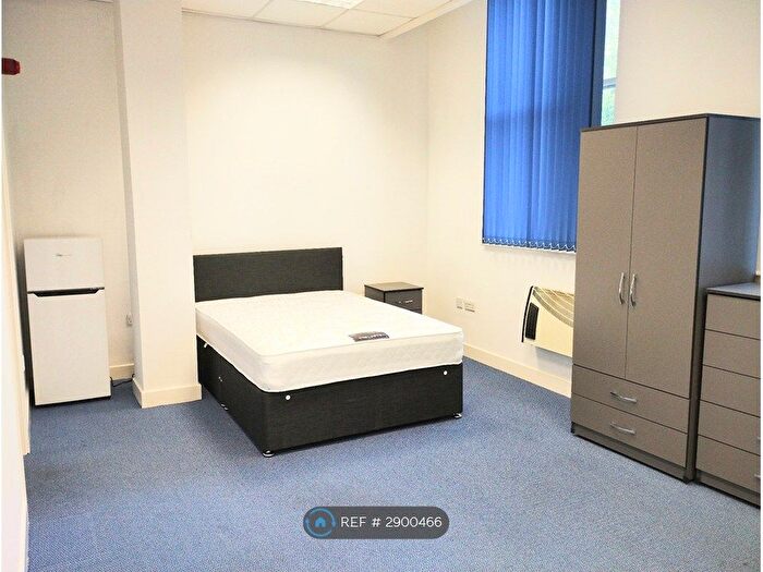 Studio To Rent In Hanover House, Bradford, BD1