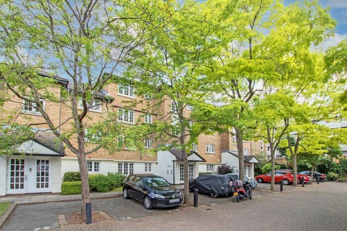 1 Bedroom Flat To Rent In Selhurst Close, London, SW19