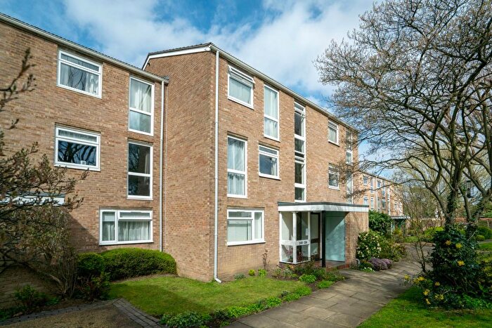1 Bedroom Flat For Sale In Harrowdene Gardens, Teddington, TW11