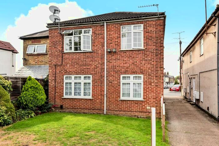 1 Bedroom Flat To Rent In Hillside, Berkshire, SL1