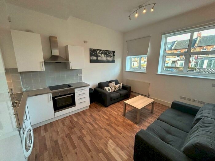 2 Bedroom Apartment To Rent In Maple Road, Penge, London, SE20