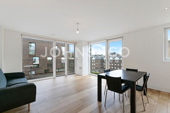 2 Bedroom Flat To Rent In Brentford Lock West, Brentford, London, TW8