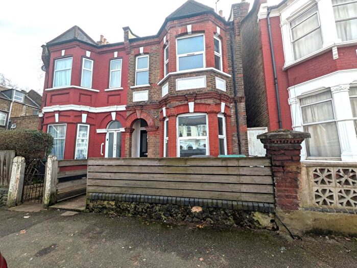 3 Bedroom Semi Detached House For Sale In Sydney Road, London, N8