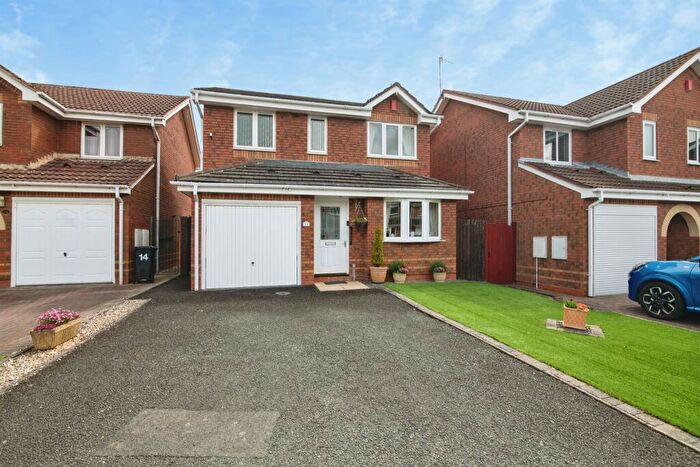 3 Bedroom Detached House For Sale In Charlecote Drive, Dudley, DY1