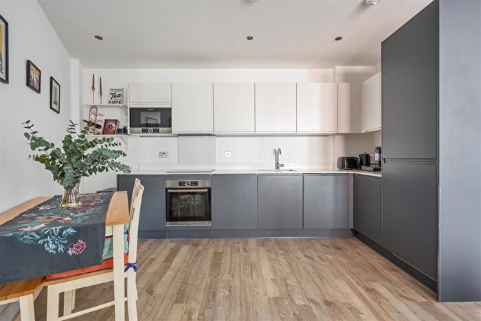 2 Bedroom Flat For Sale In Wansbeck Road, Hackney, E3