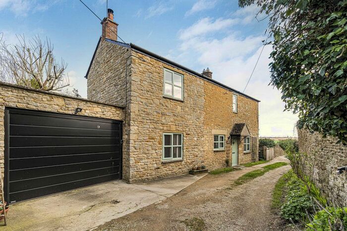 3 Bedroom Detached House For Sale In Chapel Lane, Croughton, NN13