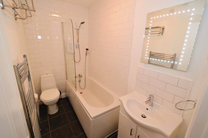 1 Bedroom Ground Maisonette To Rent In High Street, Bagshot, GU19